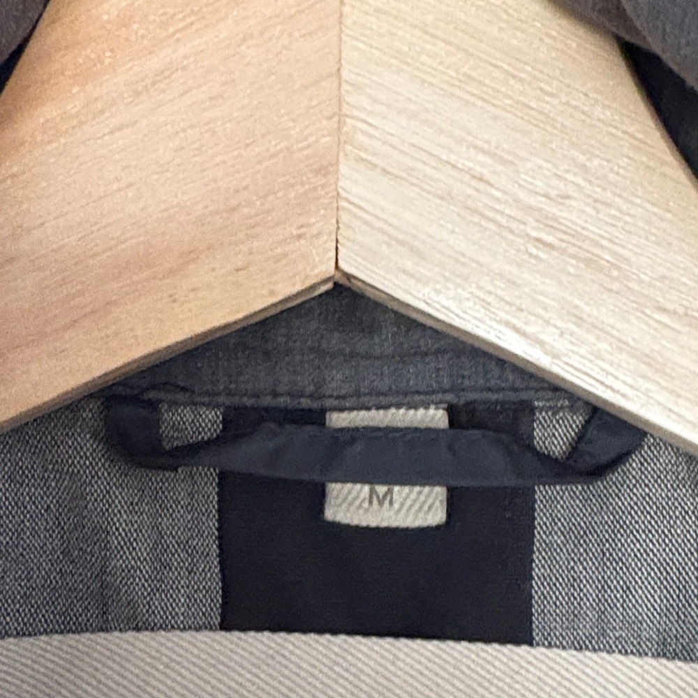 Burberry Black Quilted Puffer Jacket - Picture 3 of 6